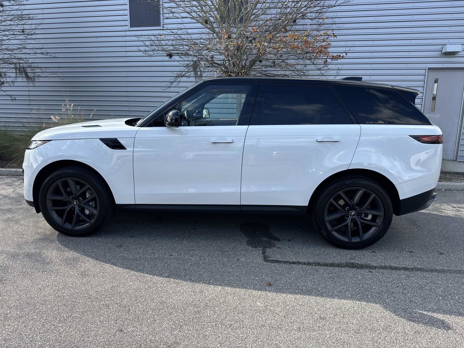 Certified 2024 Land Rover Range Rover Sport SE image 2