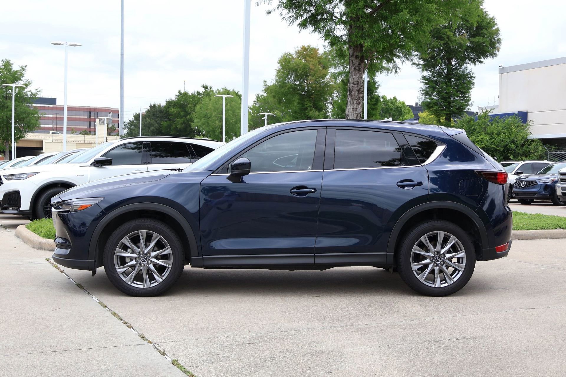 Used 2020 MAZDA CX-5 Grand Touring w/ GT Premium Package FWD image 3