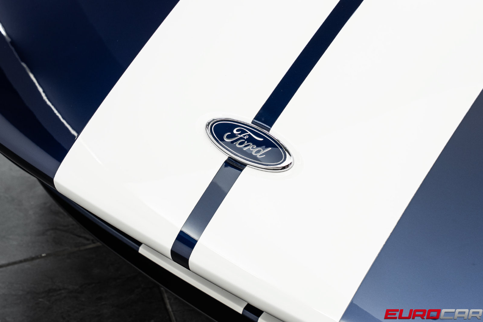 Used 2005 Ford GT RWD image 11