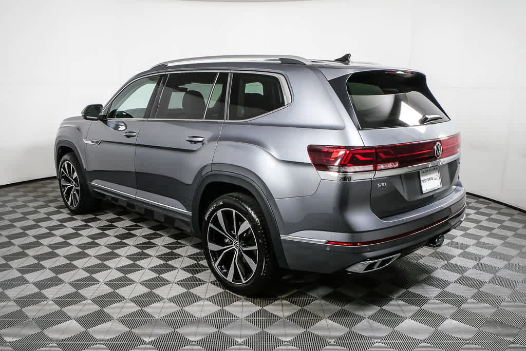 Certified 2025 Volkswagen Atlas SEL Premium R-Line image 31