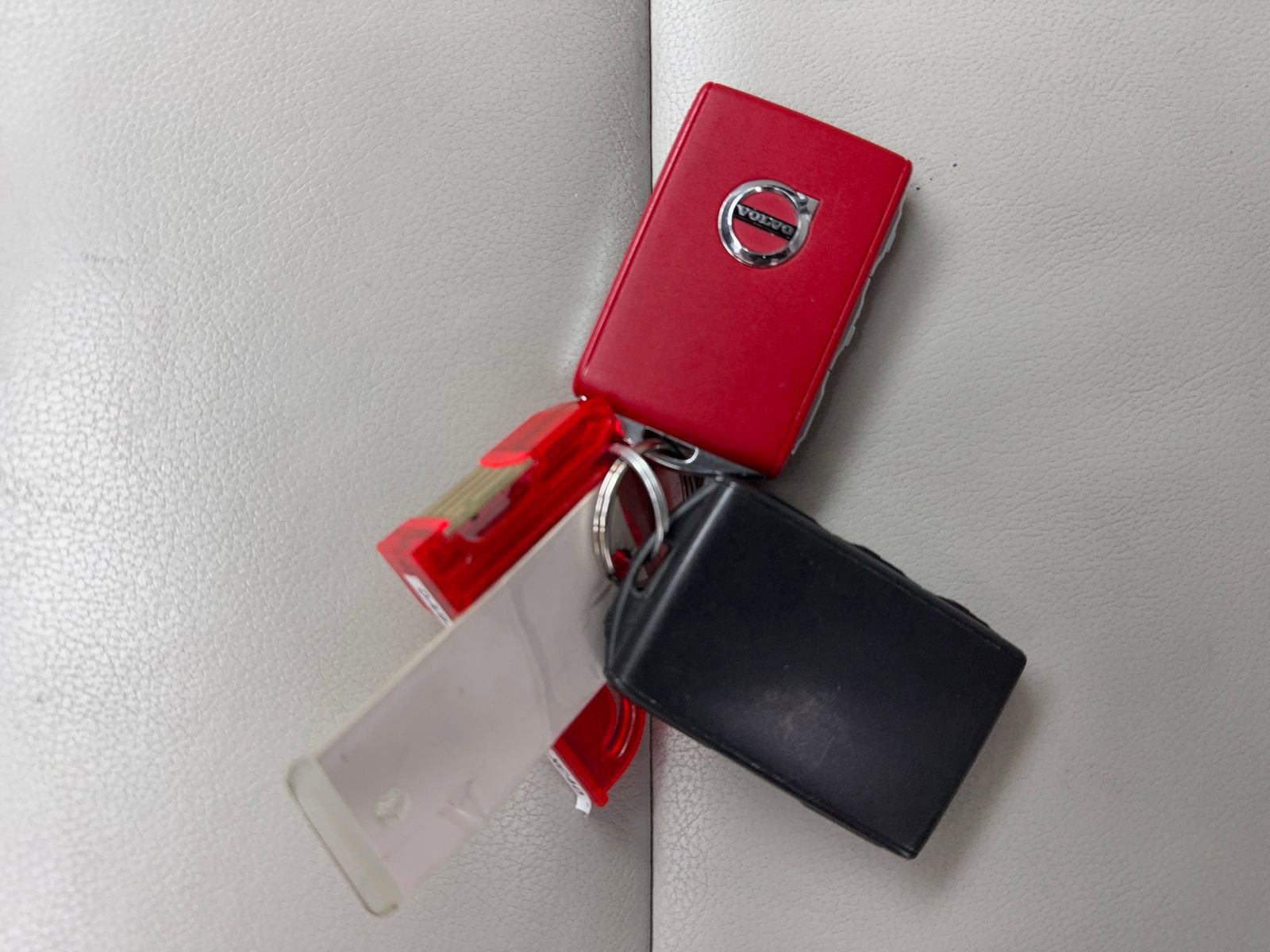 Used 2019 Volvo XC40 T4 Momentum image 57