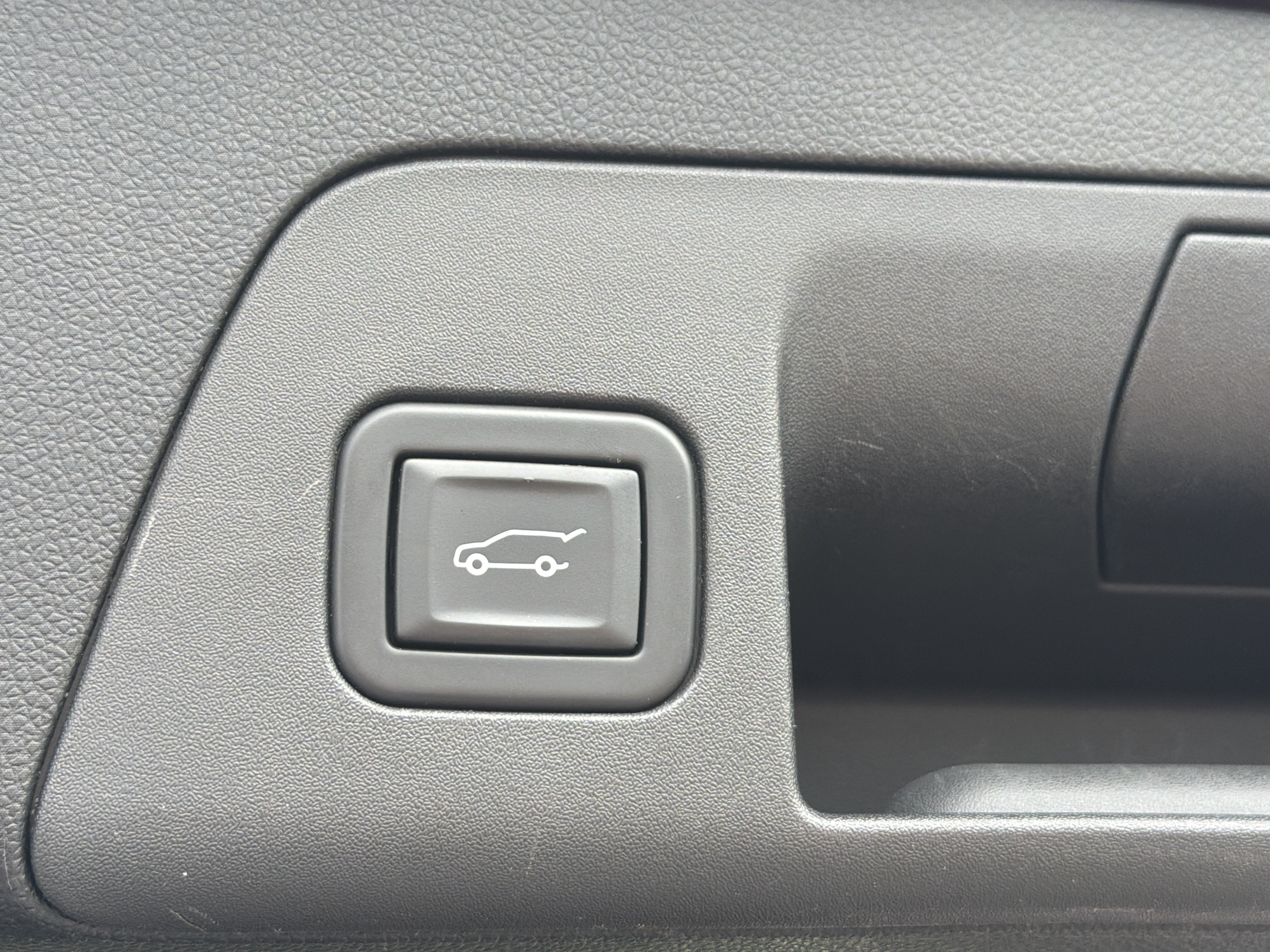 Used 2023 Buick Envision Avenir FWD image 16