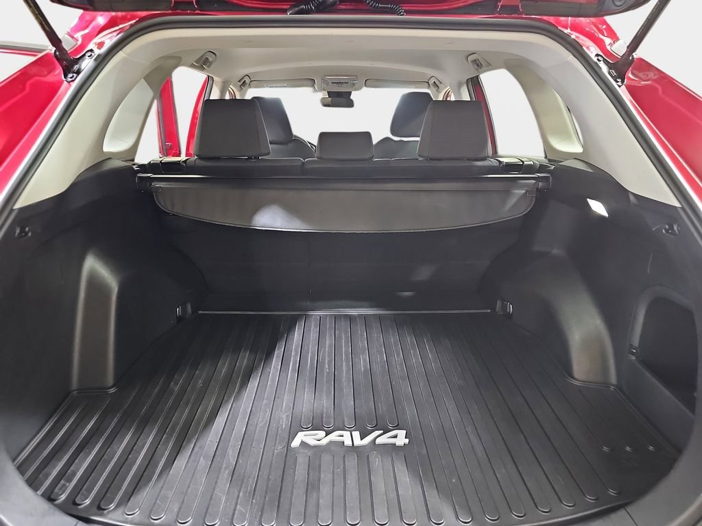 Used 2022 Toyota RAV4 LE image 14