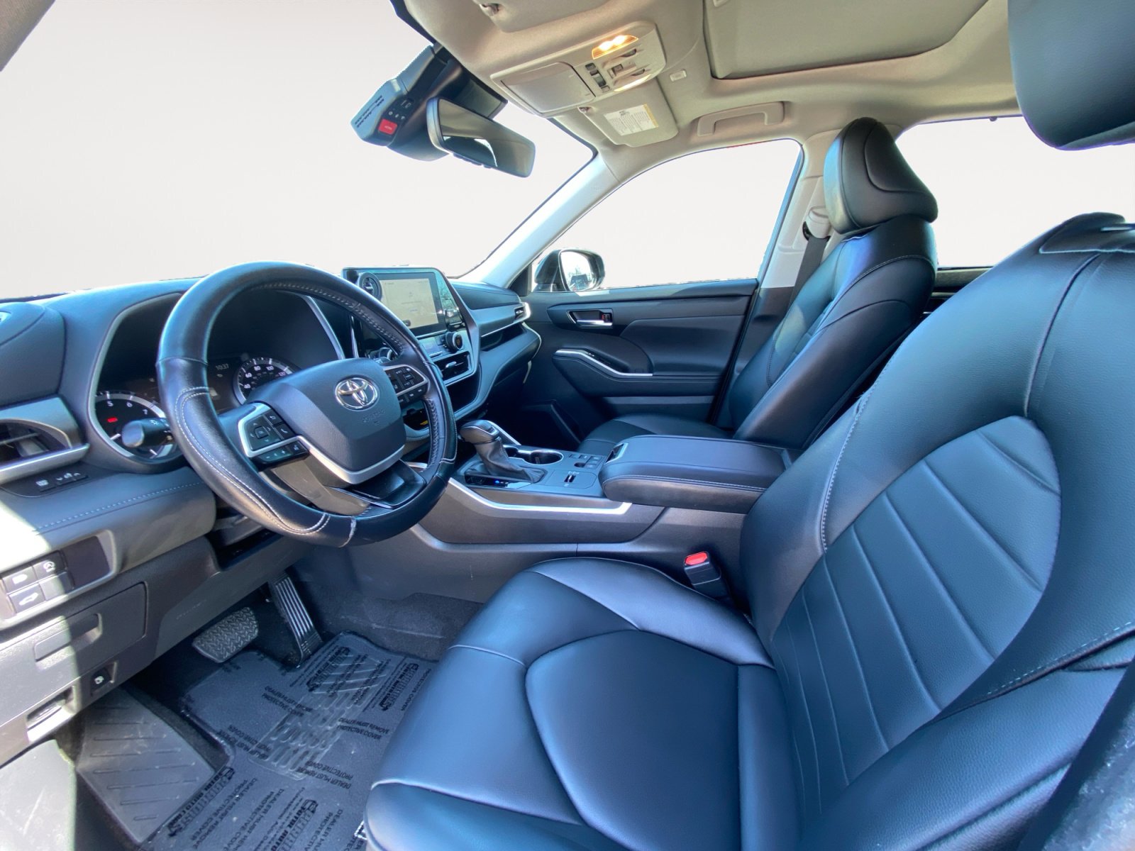 Used 2024 Toyota Highlander XLE image 23