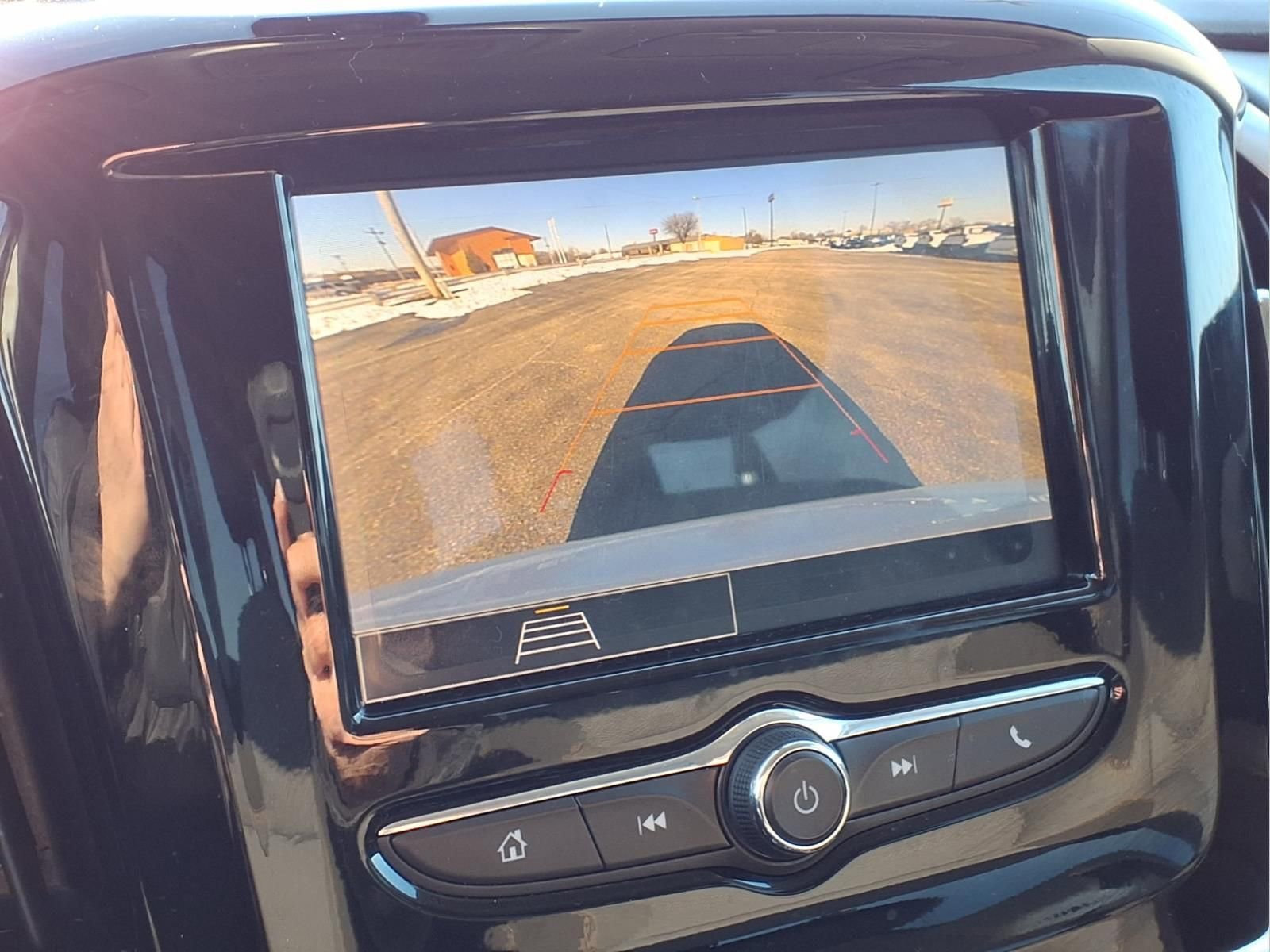 Used 2021 Chevrolet Traverse LS AWD/4WD image 8