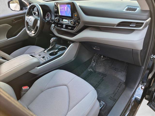 Certified 2024 Toyota Highlander LE FWD image 20