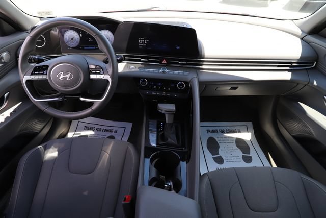 Used 2025 Hyundai Elantra SEL FWD image 21