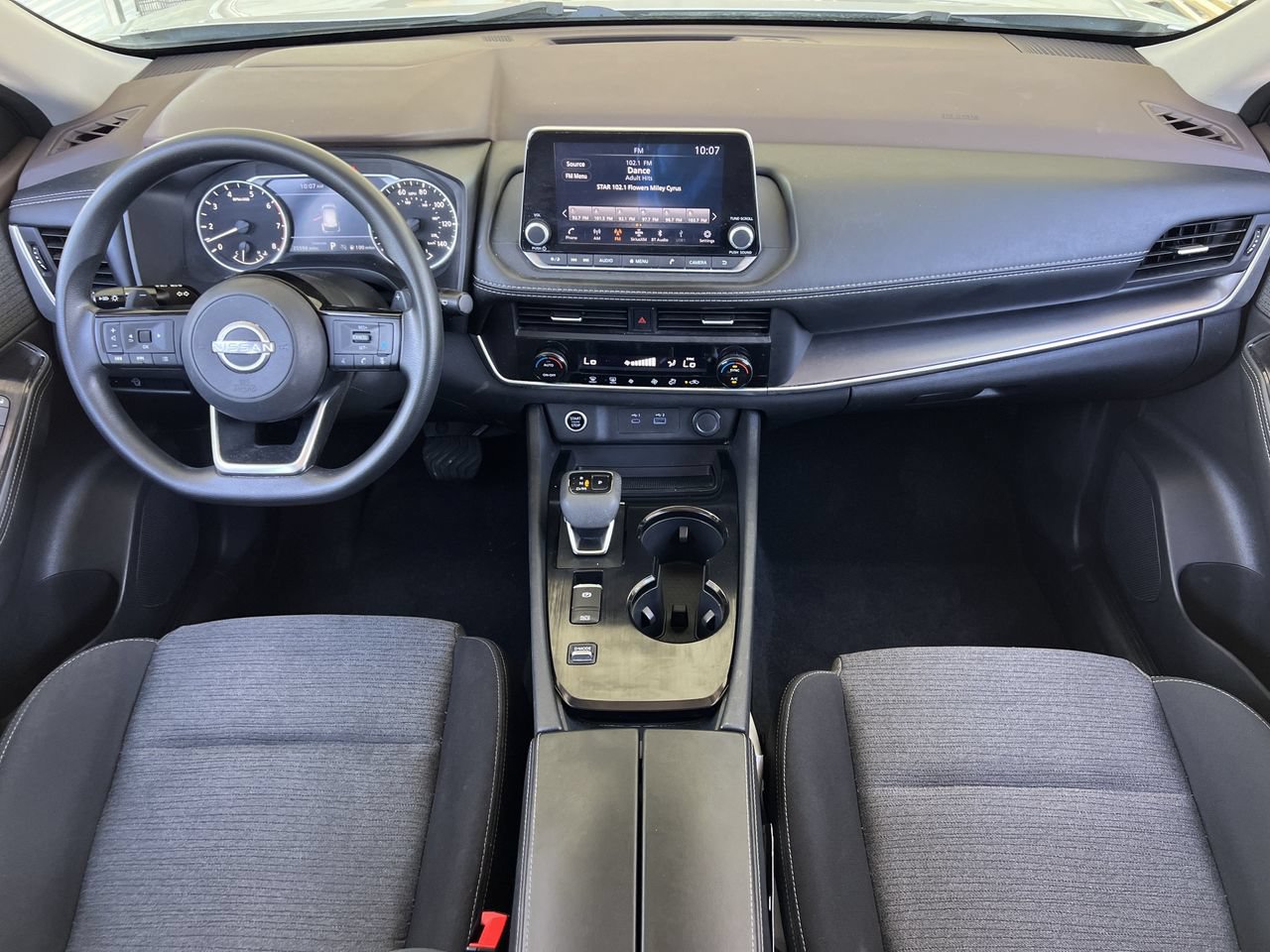 Used 2023 Nissan Rogue SV FWD image 8
