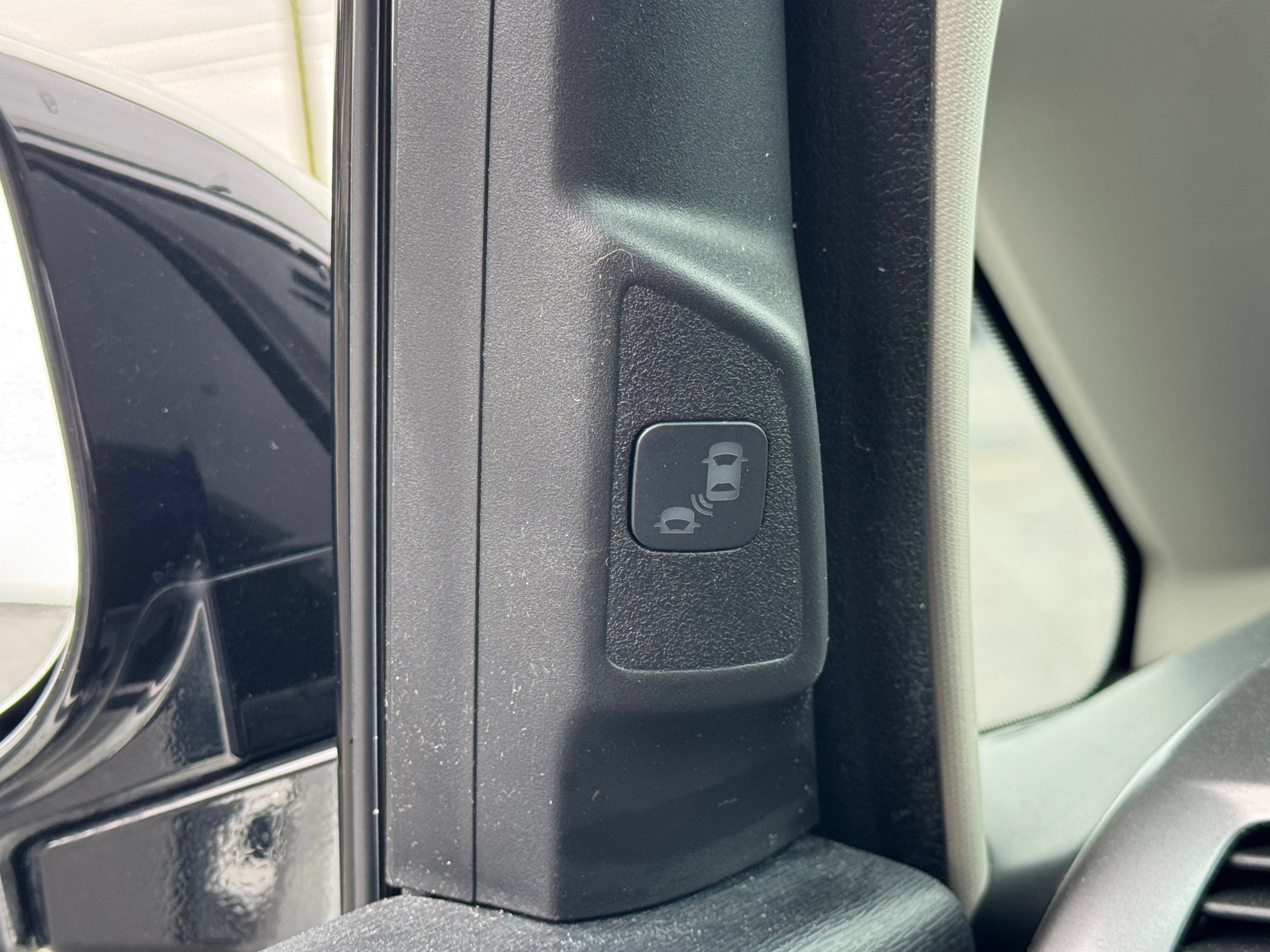 Used 2014 Honda Odyssey Touring Elite image 52