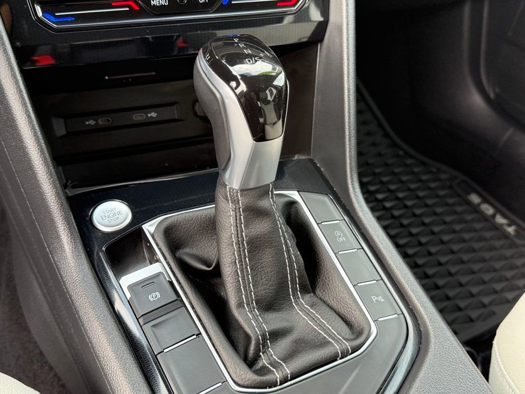 Used 2025 Volkswagen Taos SE image 19