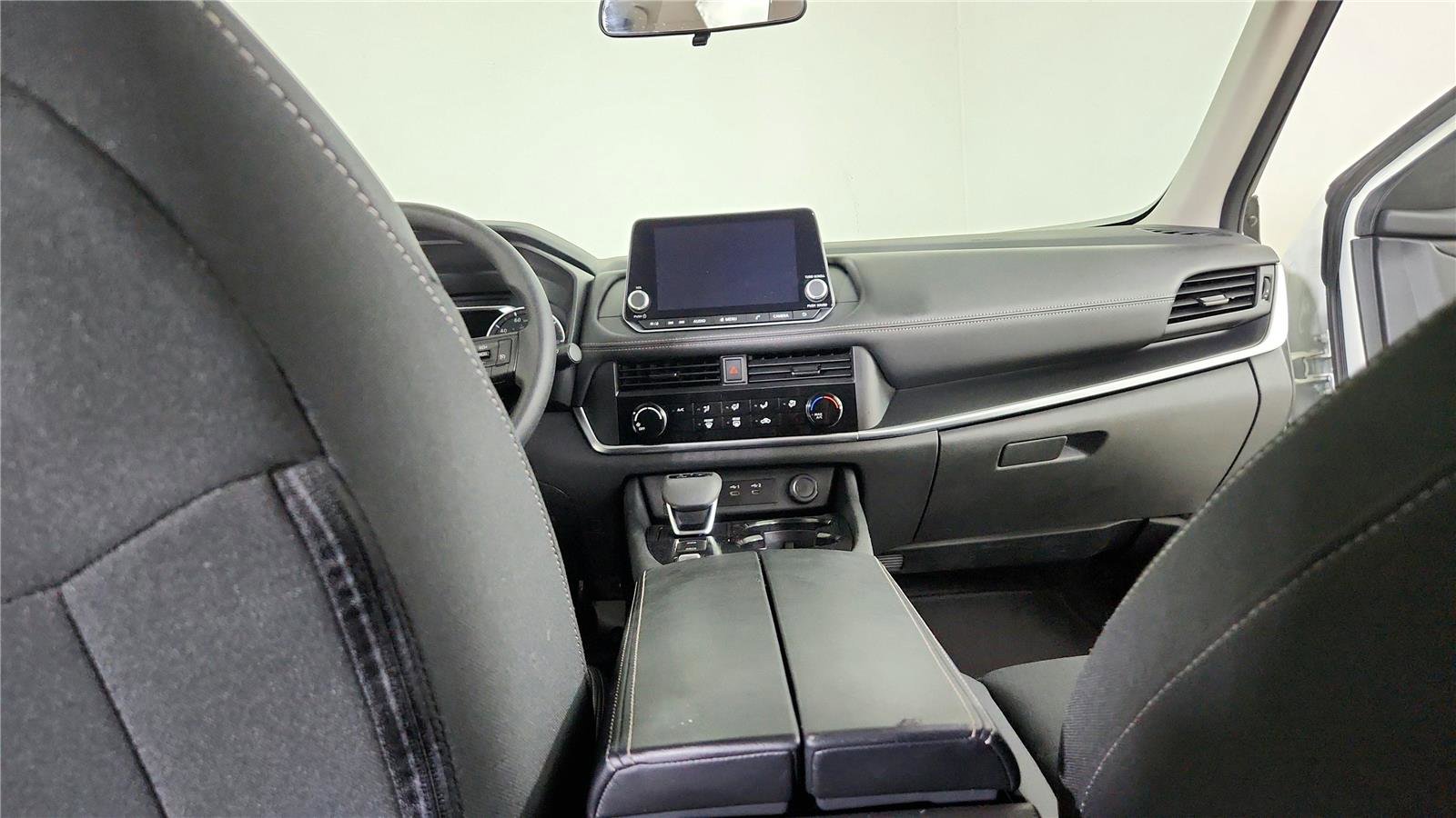 Used 2024 Nissan Rogue S FWD image 13