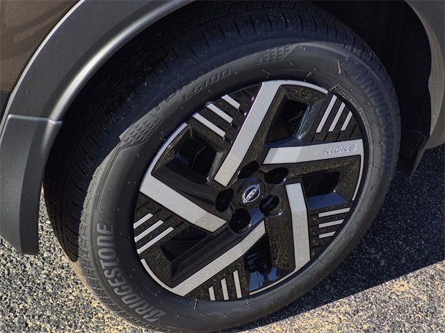 Used 2025 Nissan Kicks SV w/ Illumination Package image 5