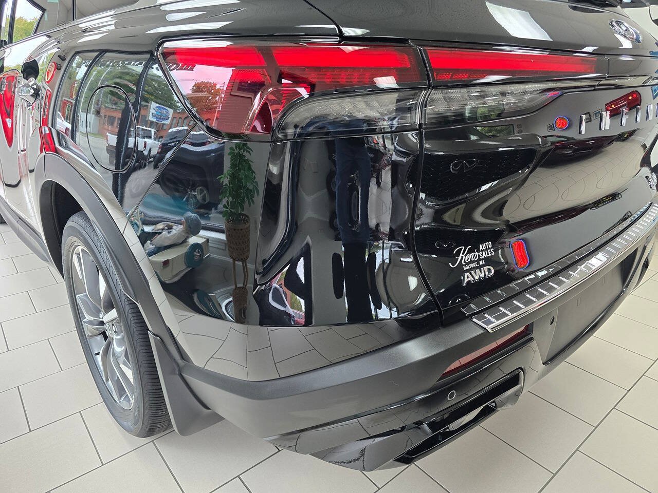 Used 2023 INFINITI QX60 Luxe w/ Cargo Package AWD/4WD image 10