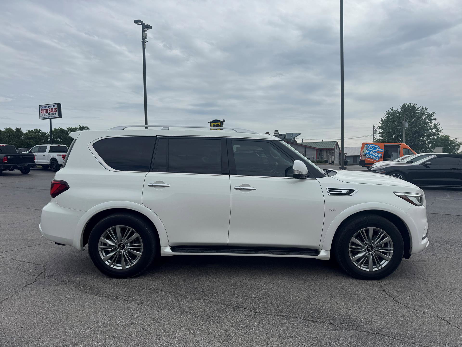 Used 2019 INFINITI QX80 Luxe w/ Cargo Package AWD/4WD image 7