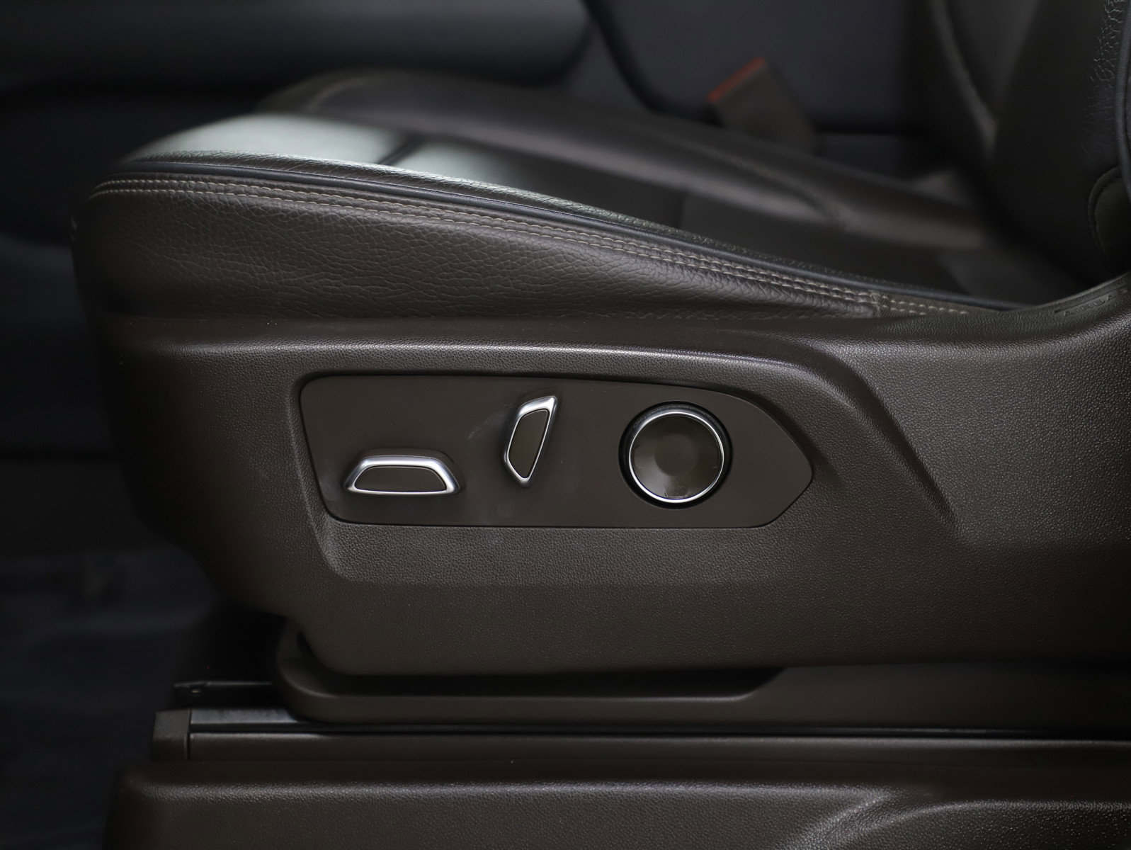 Used 2023 GMC Yukon XL Denali image 31