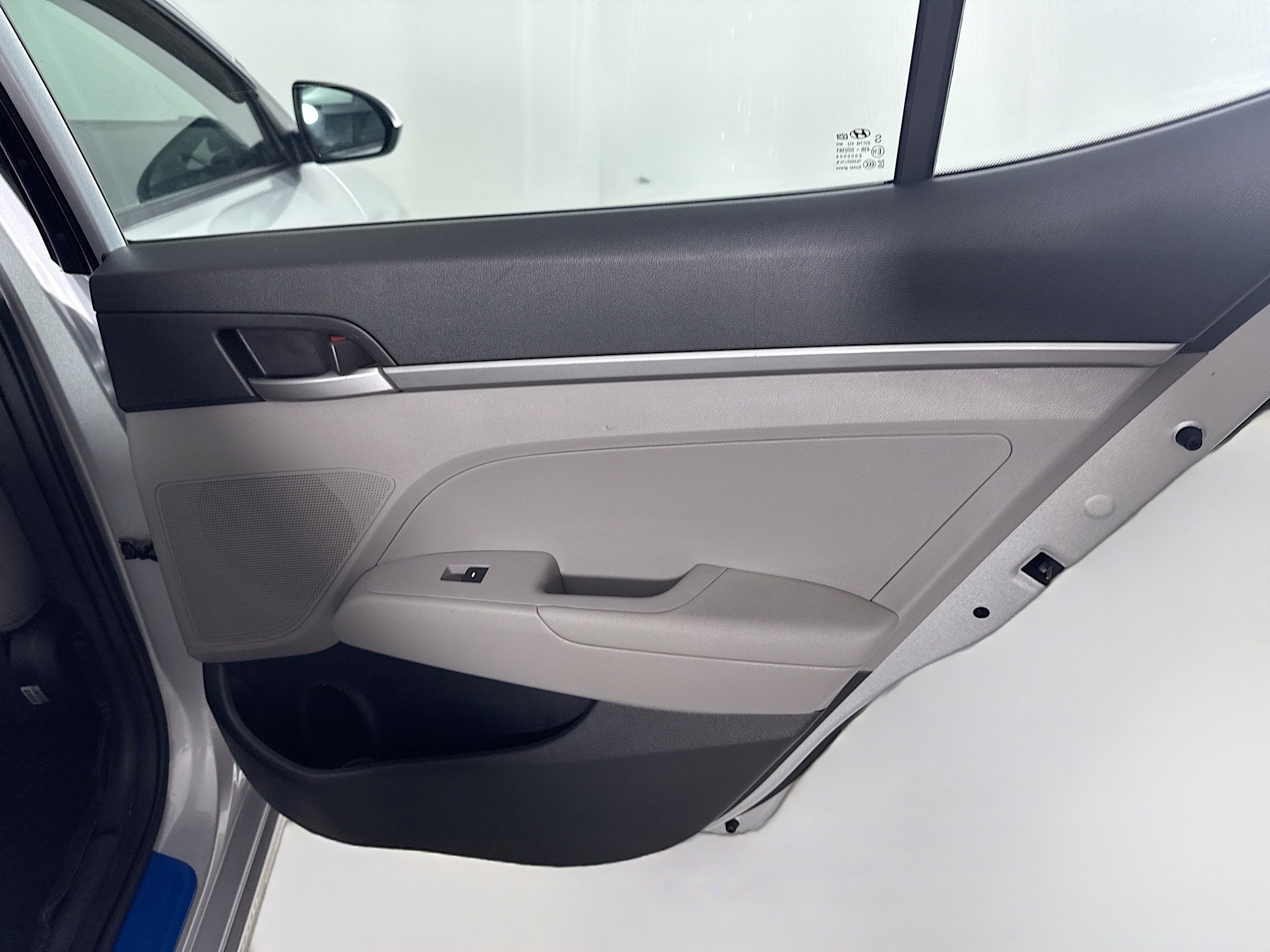 Used 2017 Hyundai Elantra SE w/ Cargo Package image 26