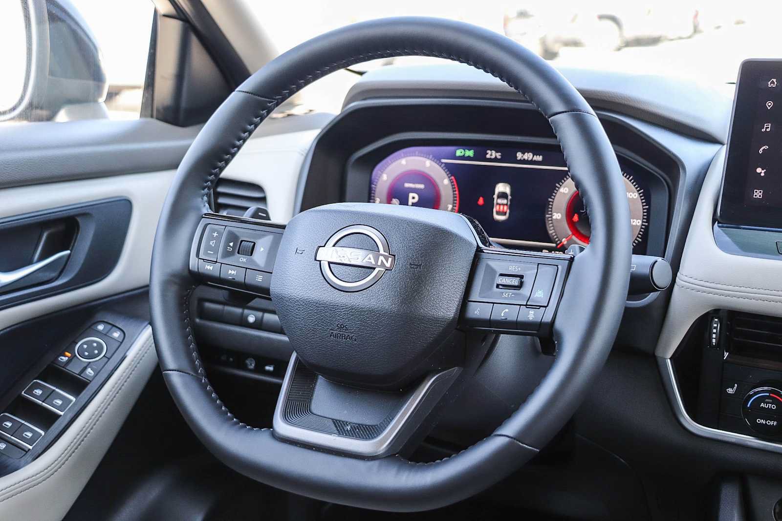 Used 2025 Nissan Rogue SL AWD/4WD image 15