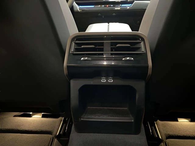 Used 2025 BMW 530i w/ Premium Package RWD image 81