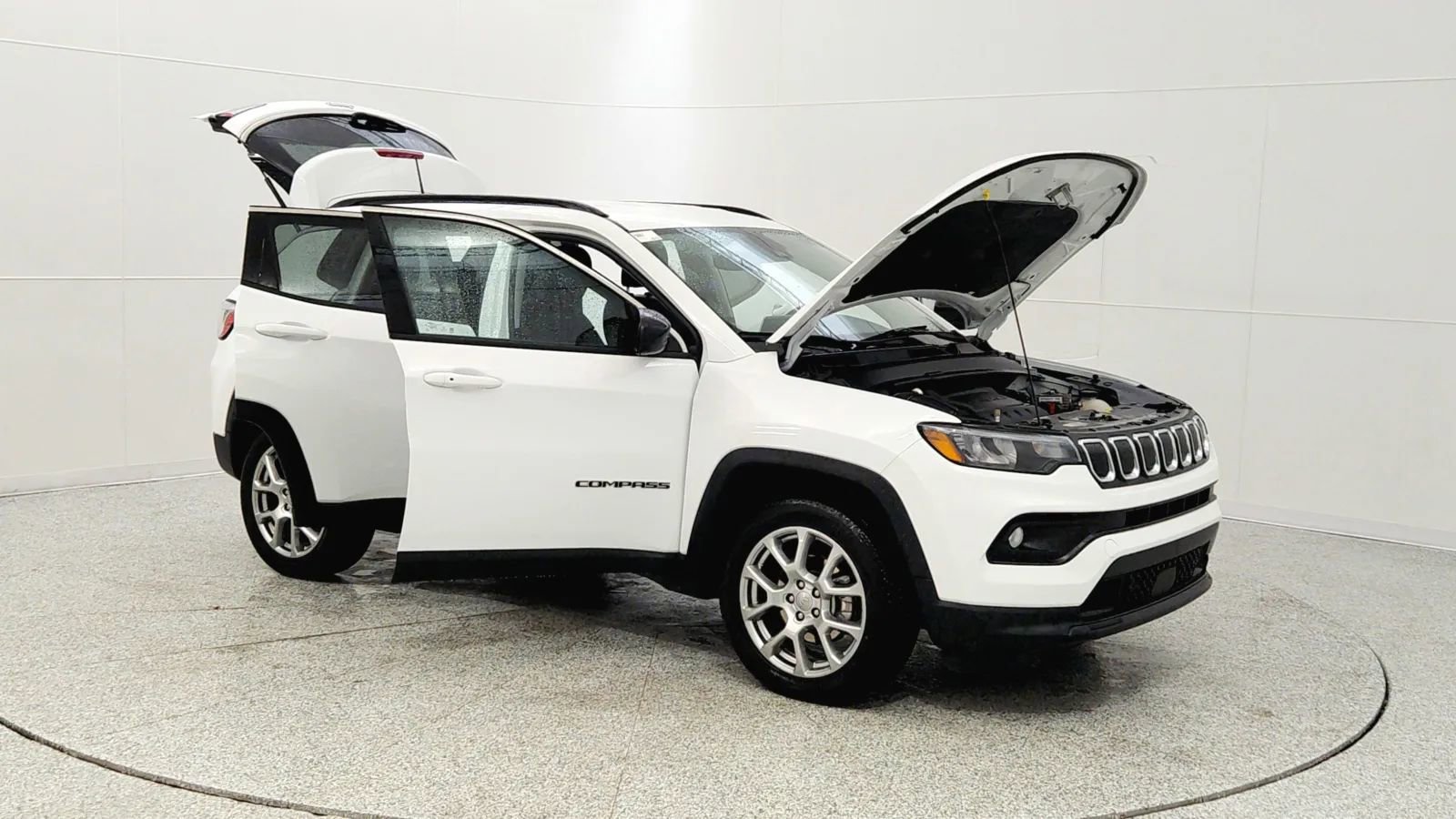 Used 2022 Jeep Compass Latitude image 9