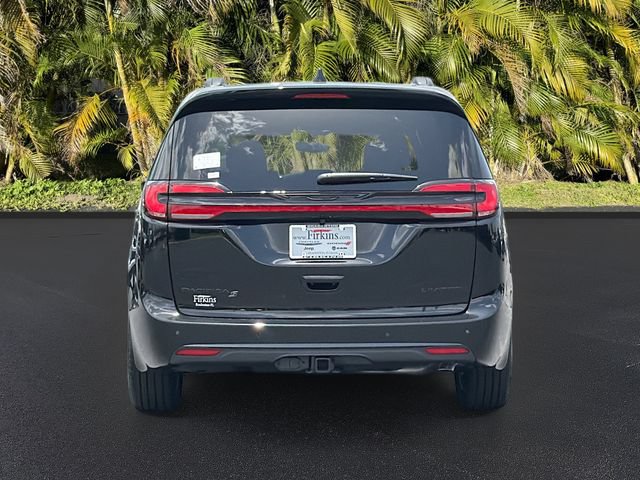 New 2027 Chrysler Pacifica Limited FWD image 6