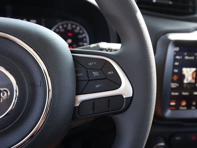 New 2023 Jeep Renegade Latitude w/ Sun & Fun Group image 27