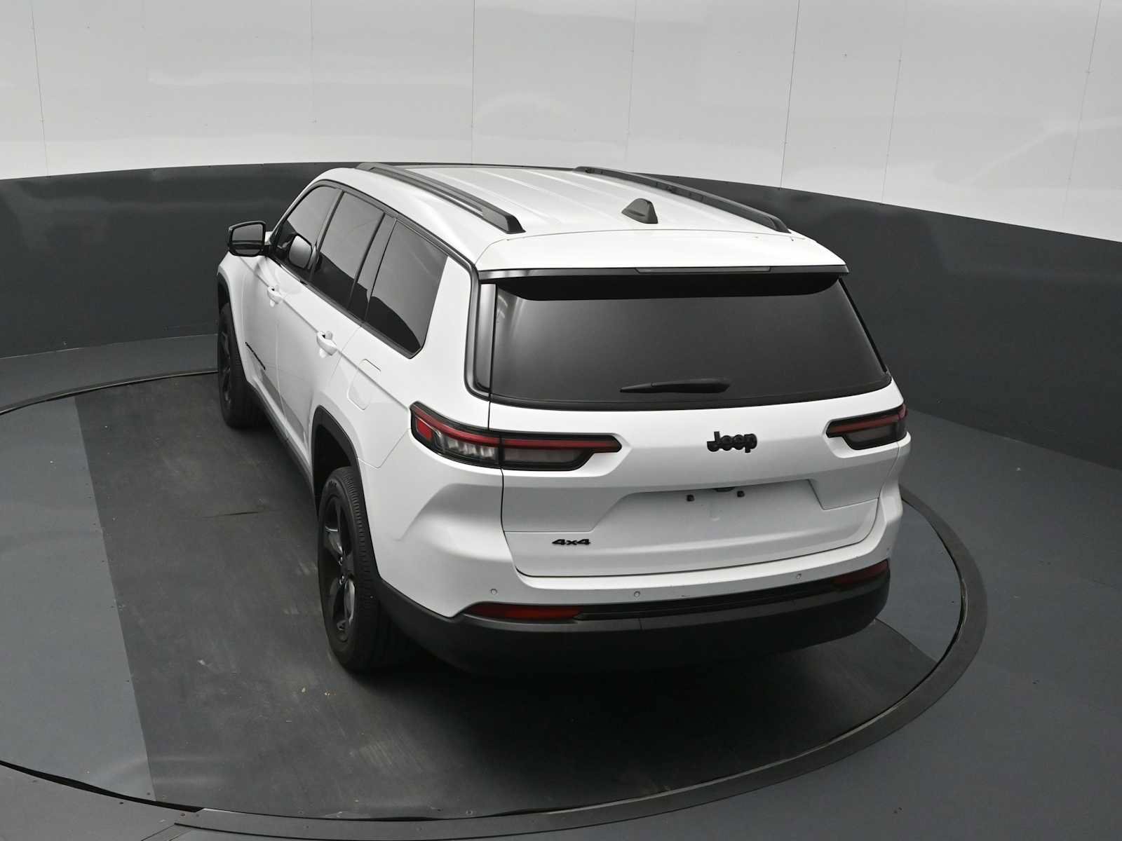 Used 2023 Jeep Grand Cherokee L Laredo AWD/4WD image 24