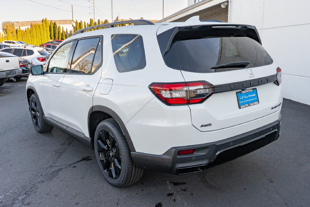New 2026 Honda Pilot Black Edition image 8