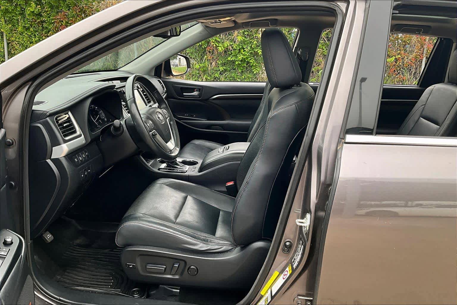 Used 2014 Toyota Highlander Limited Platinum AWD/4WD image 8