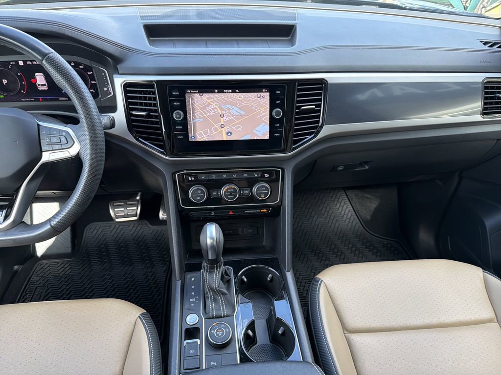 Used 2022 Volkswagen Atlas Cross Sport SEL R-Line image 17