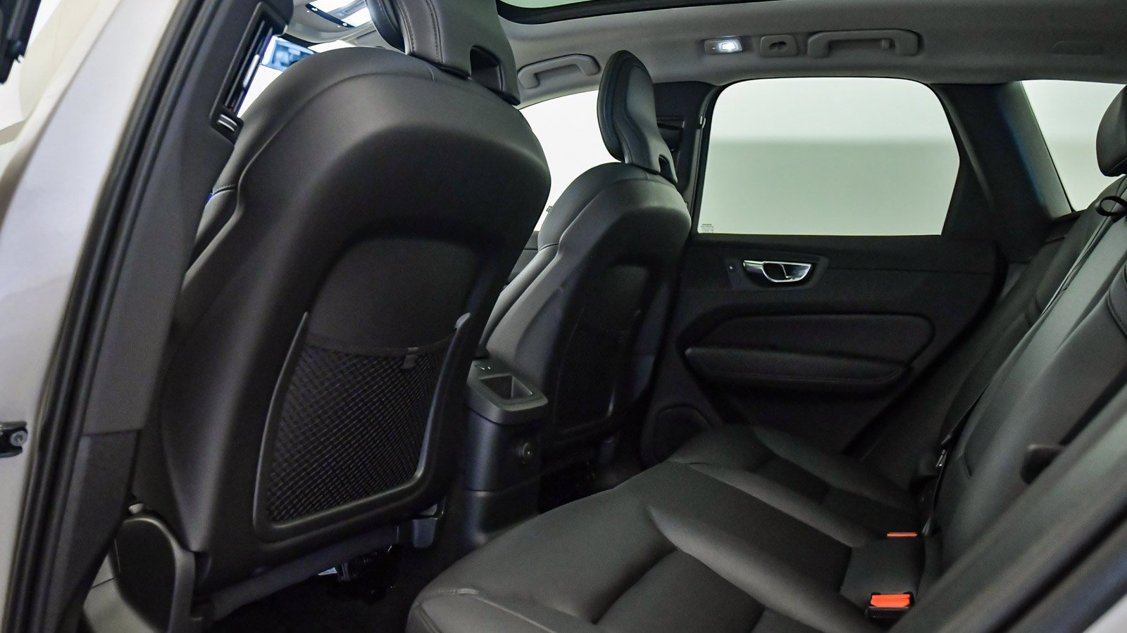 Certified 2025 Volvo XC60 T8 Core w/ Protection Package Premier image 21