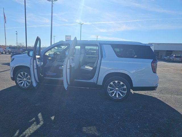 New 2026 Chevrolet Suburban Premier w/ Sun And Tow Package AWD/4WD image 16