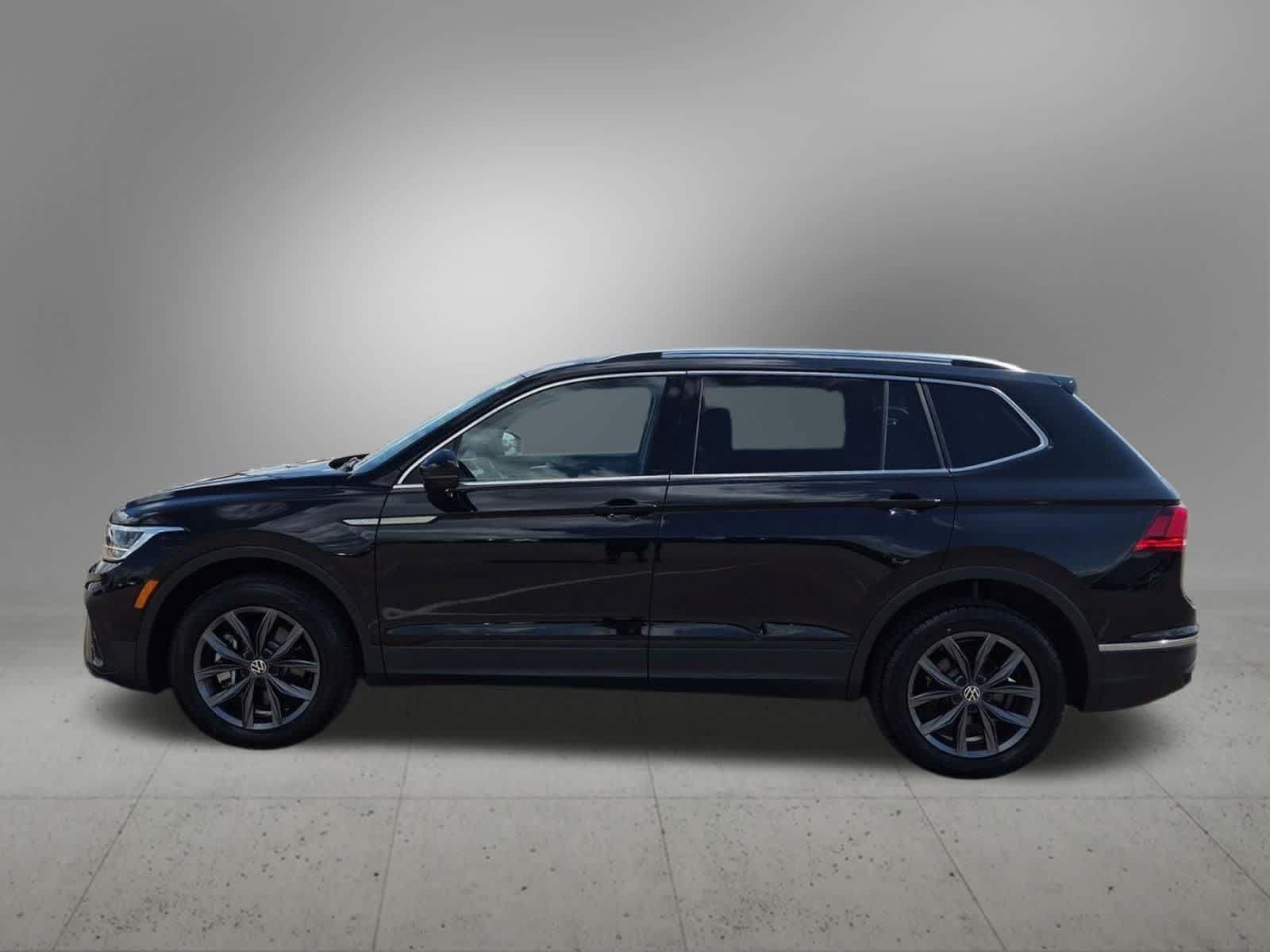 Used 2023 Volkswagen Tiguan SE AWD/4WD image 3
