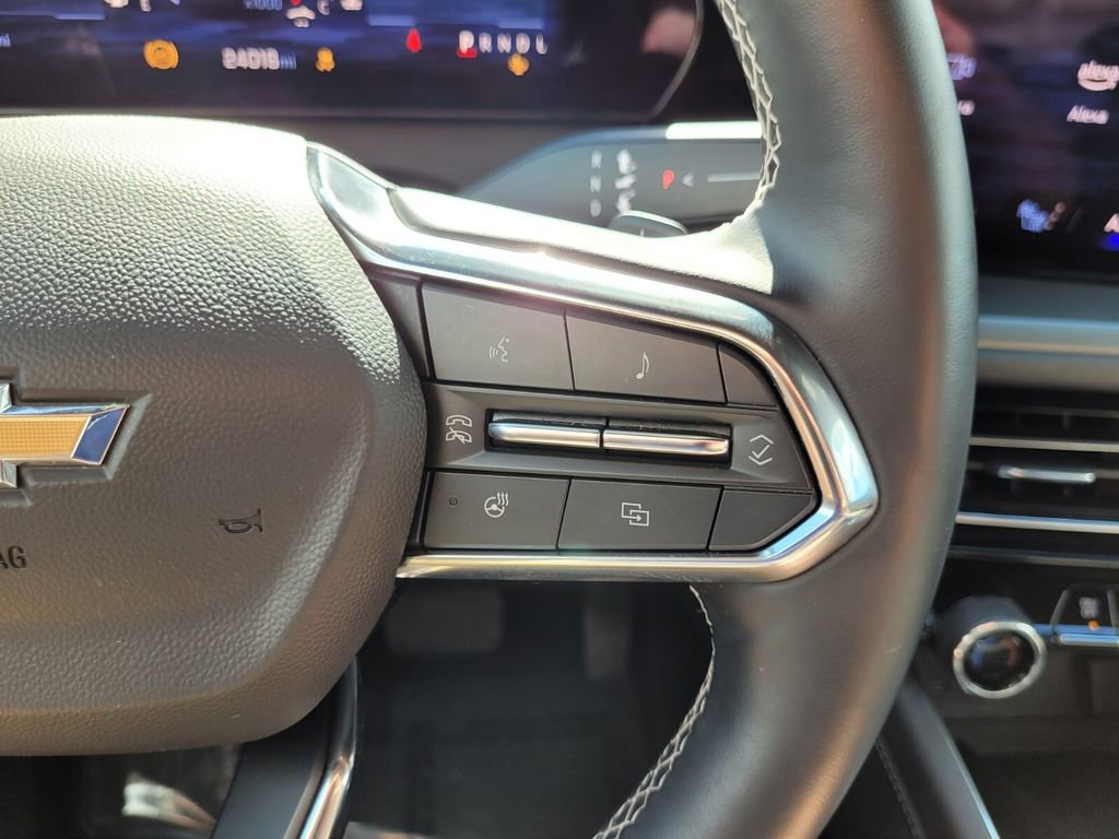 Certified 2025 Chevrolet Traverse LT FWD image 31