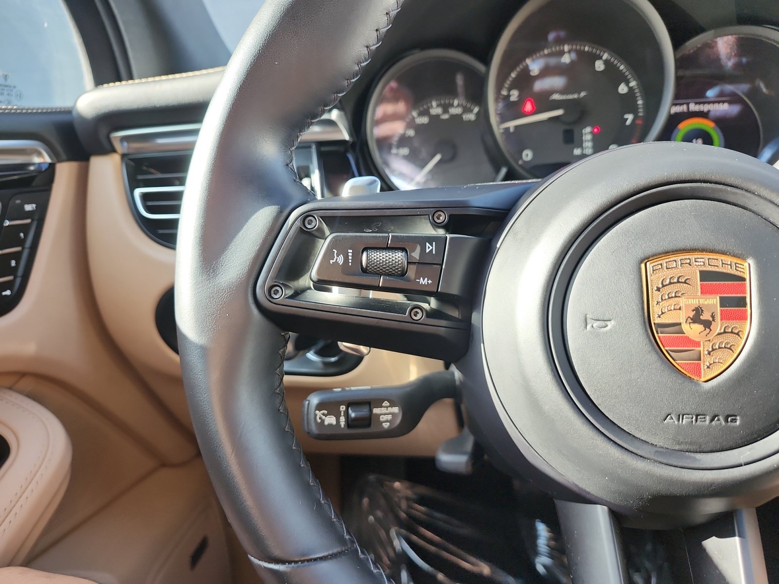 Used 2024 Porsche Macan AWD/4WD image 29