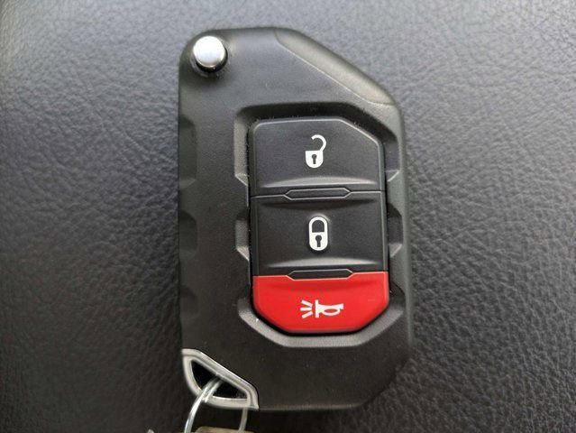Used 2025 Jeep Gladiator Mojave AWD/4WD image 31