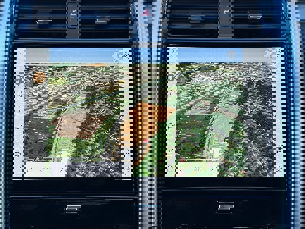 Certified 2025 Land Rover Discovery Dynamic SE image 25