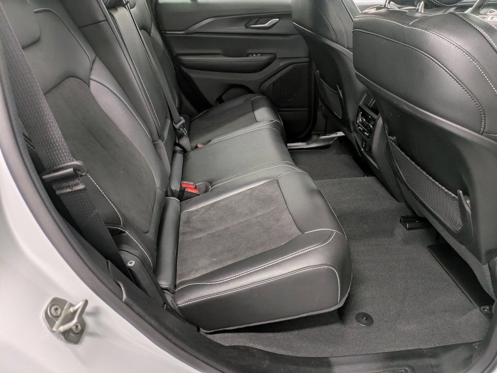 Used 2024 Jeep Grand Cherokee Altitude image 27