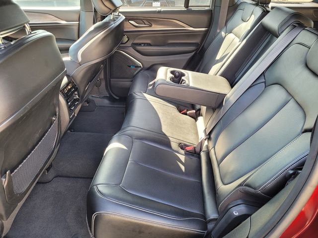 Used 2023 Jeep Grand Cherokee Overland w/ Luxury Tech Group IV AWD/4WD image 9