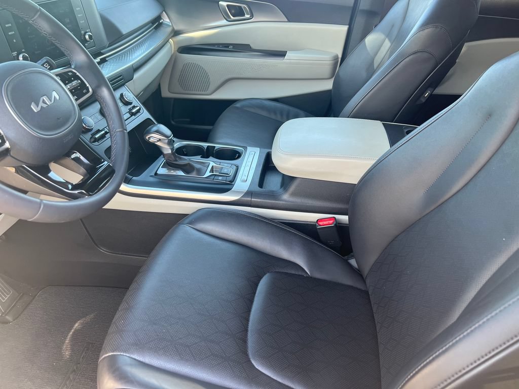 Used 2024 Kia Carnival LX FWD image 10