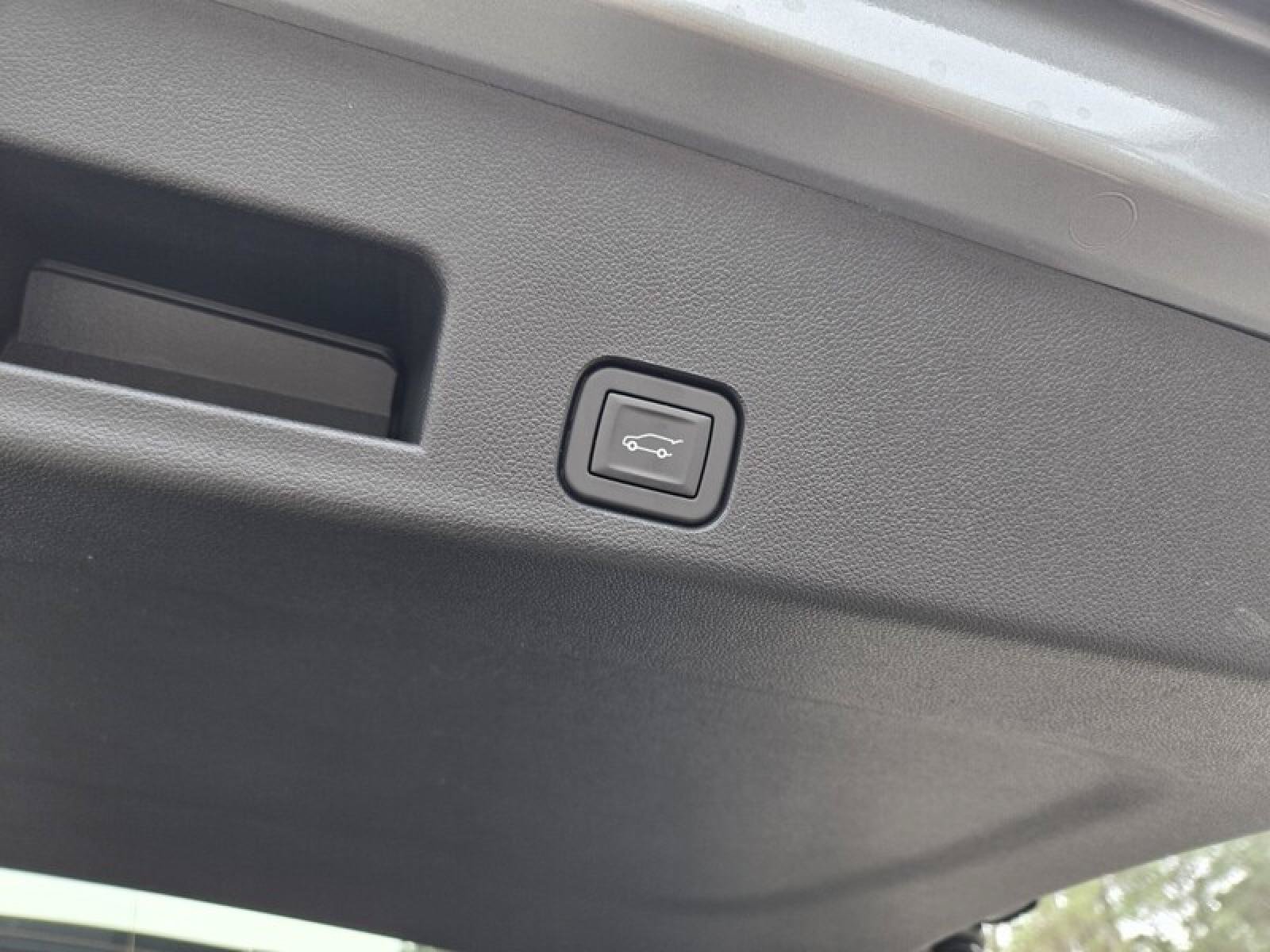 New 2026 GMC Acadia Elevation w/ Elevation Premium Package FWD image 8