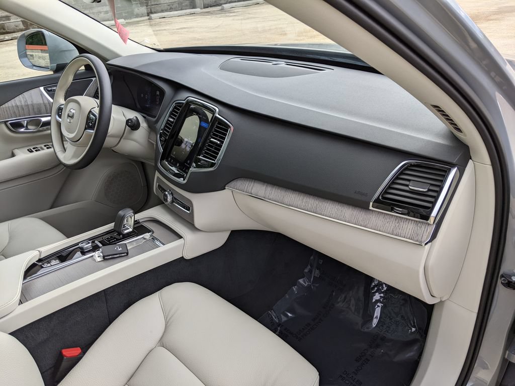 Certified 2025 Volvo XC90 T8 Plus w/ Protection Package Premier AWD/4WD image 21