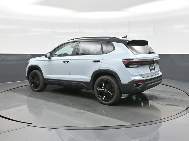 New 2026 Volkswagen Taos SE image 5