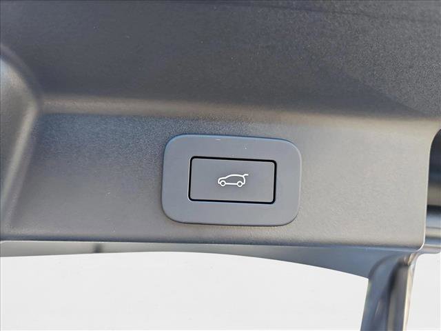 New 2025 Jaguar F-PACE R-Dynamic S image 11