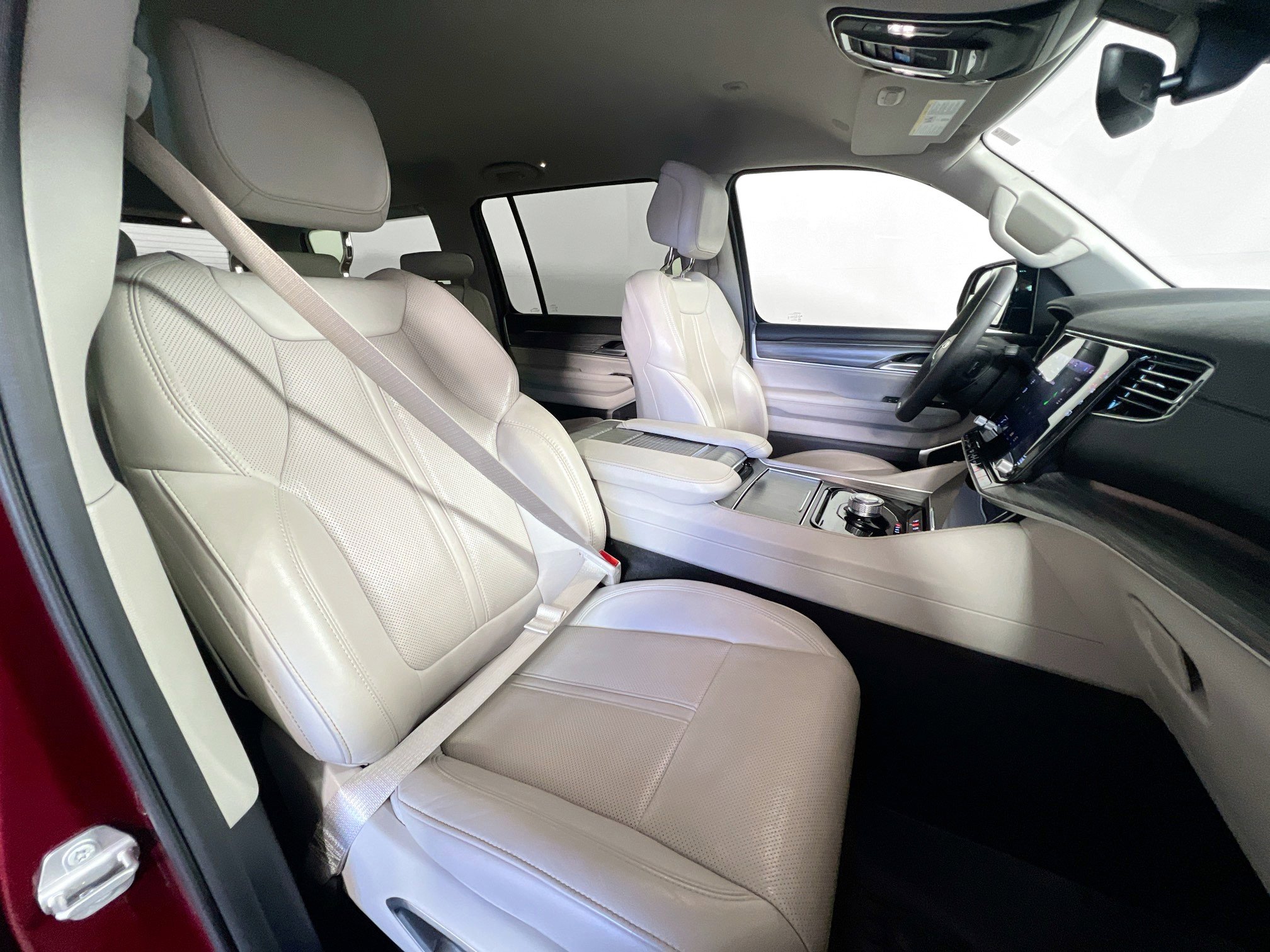 Used 2024 Jeep Wagoneer Series II w/ Flexible Seating Group image 31