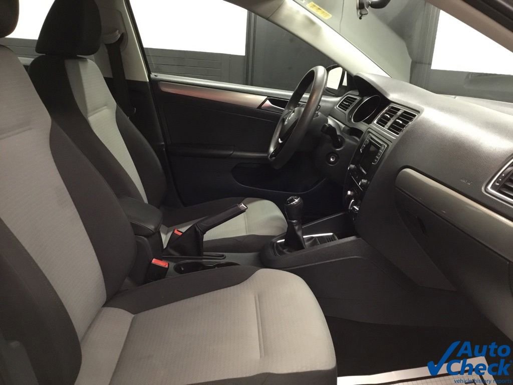 Used 2017 Volkswagen Jetta S w/ Jetta S Cold Weather Package image 36