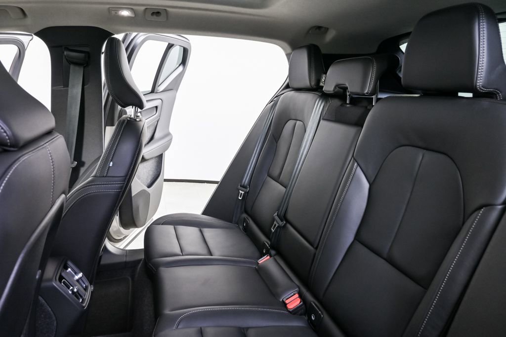 Certified 2025 Volvo XC40 B5 Plus image 19