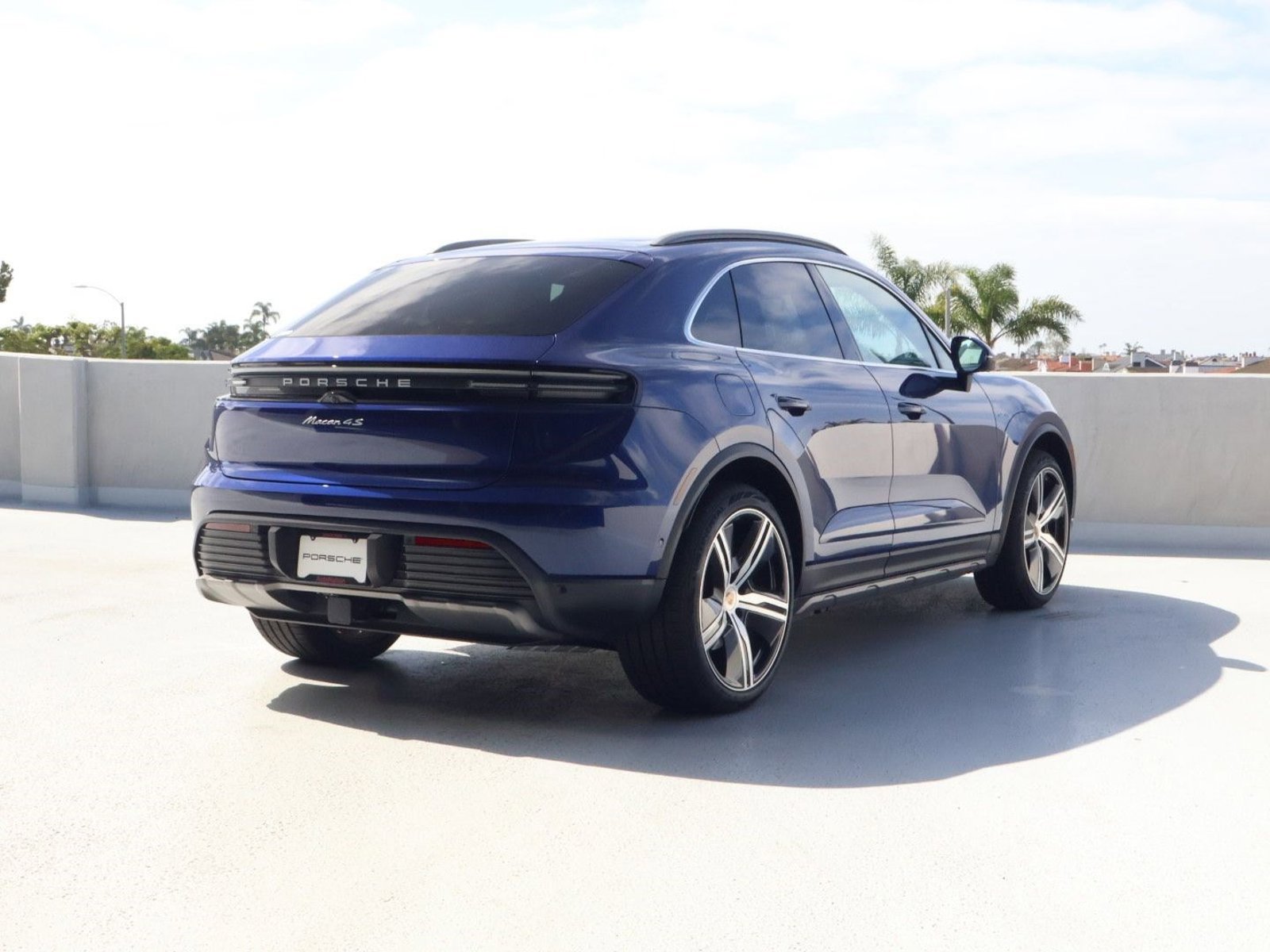 New 2025 Porsche Macan 4S Electric AWD/4WD image 9
