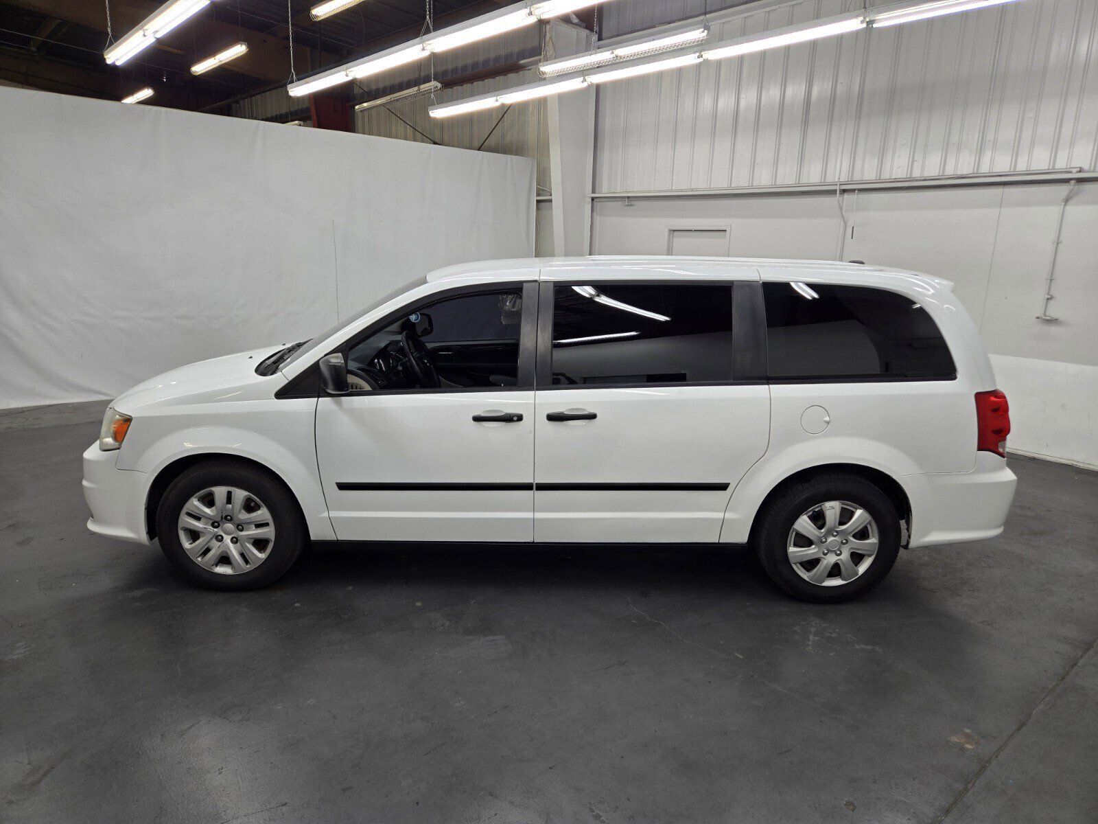 Used 2014 Dodge Grand Caravan American Value Package FWD image 2