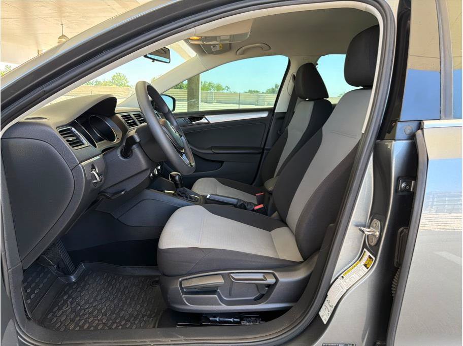 Used 2017 Volkswagen Jetta S FWD image 10