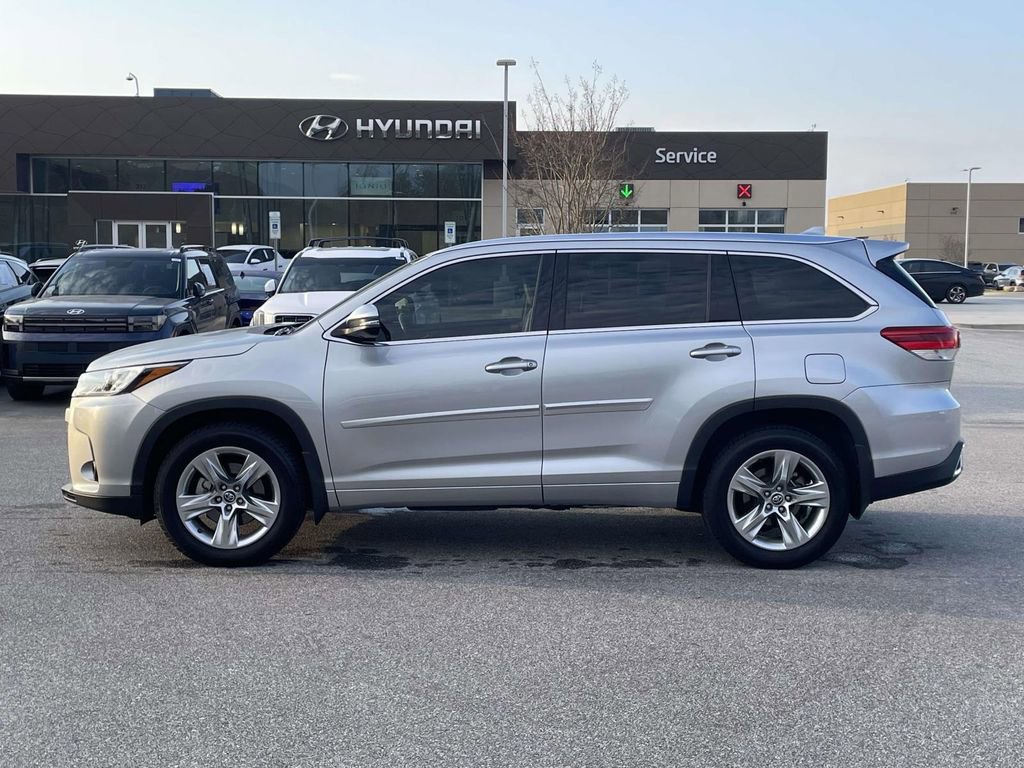 Used 2017 Toyota Highlander Limited image 29